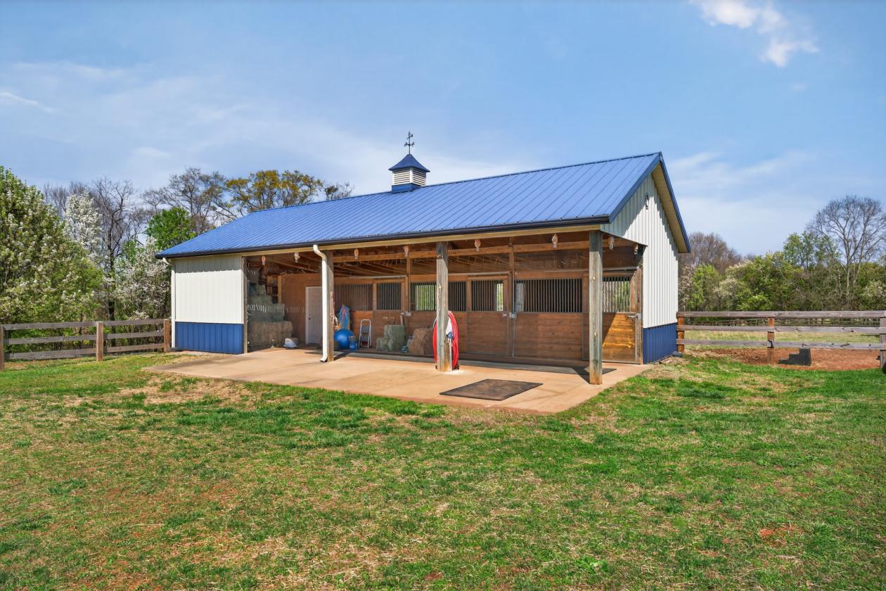 CLOSE TO TRYON Horse farm with 30+ kennel facility - photo 5