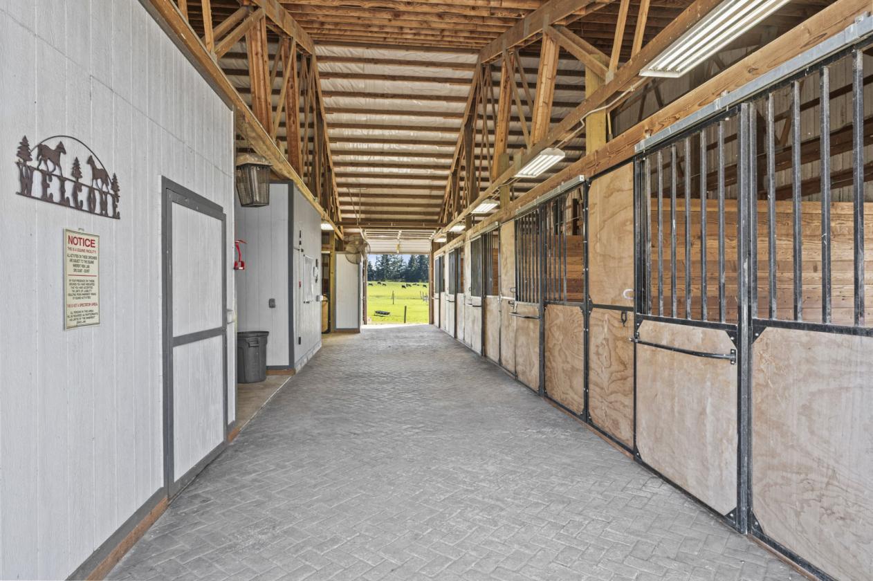 Equestrian & livestock property with 2 Homes - photo 18