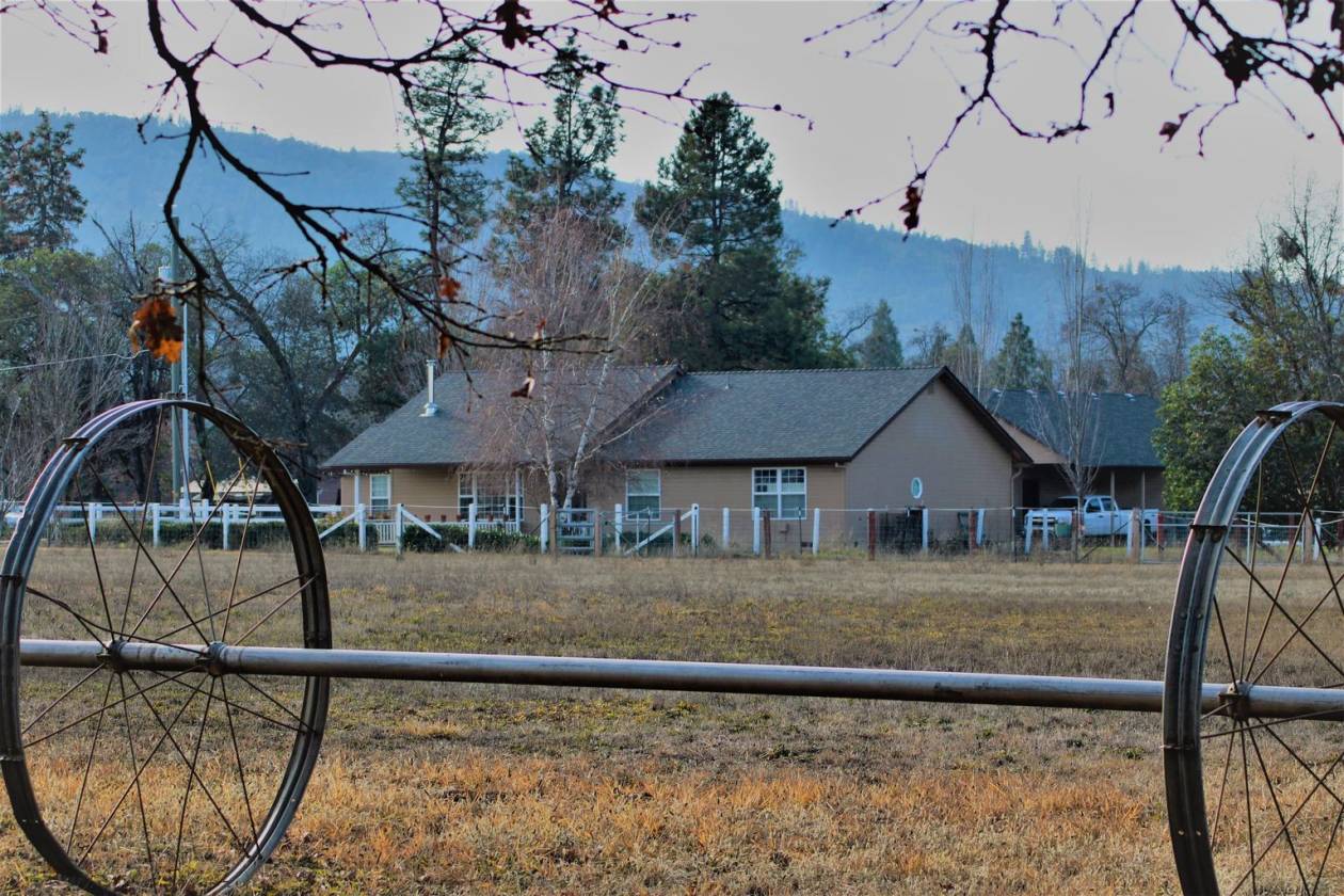 Southern Oregon Equestrian Estate Medford, Jackson County, Oregon