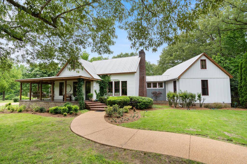Horse Property for sale.