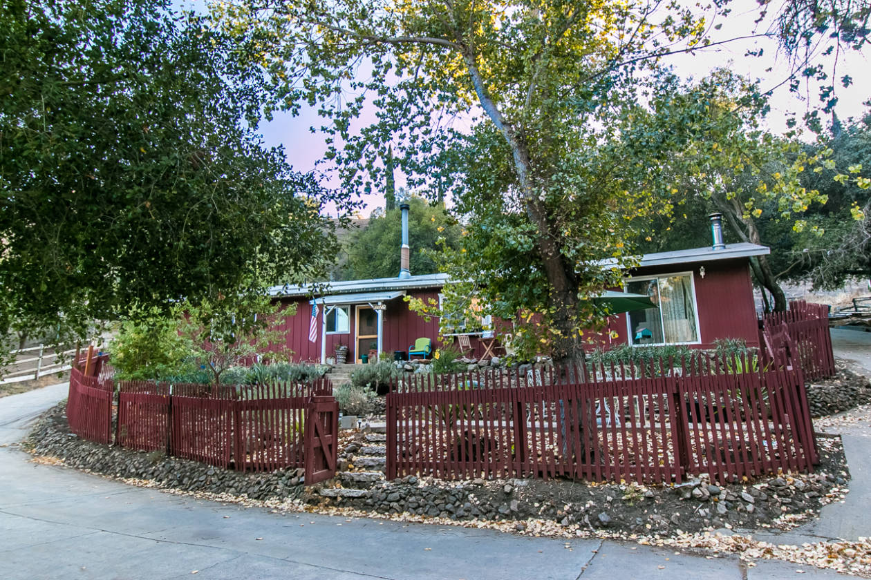 PRIVATE EQUESTRIAN COMPOUND • 82.7 ACRE MALIBU RANCH Malibu, Los Angeles County, California