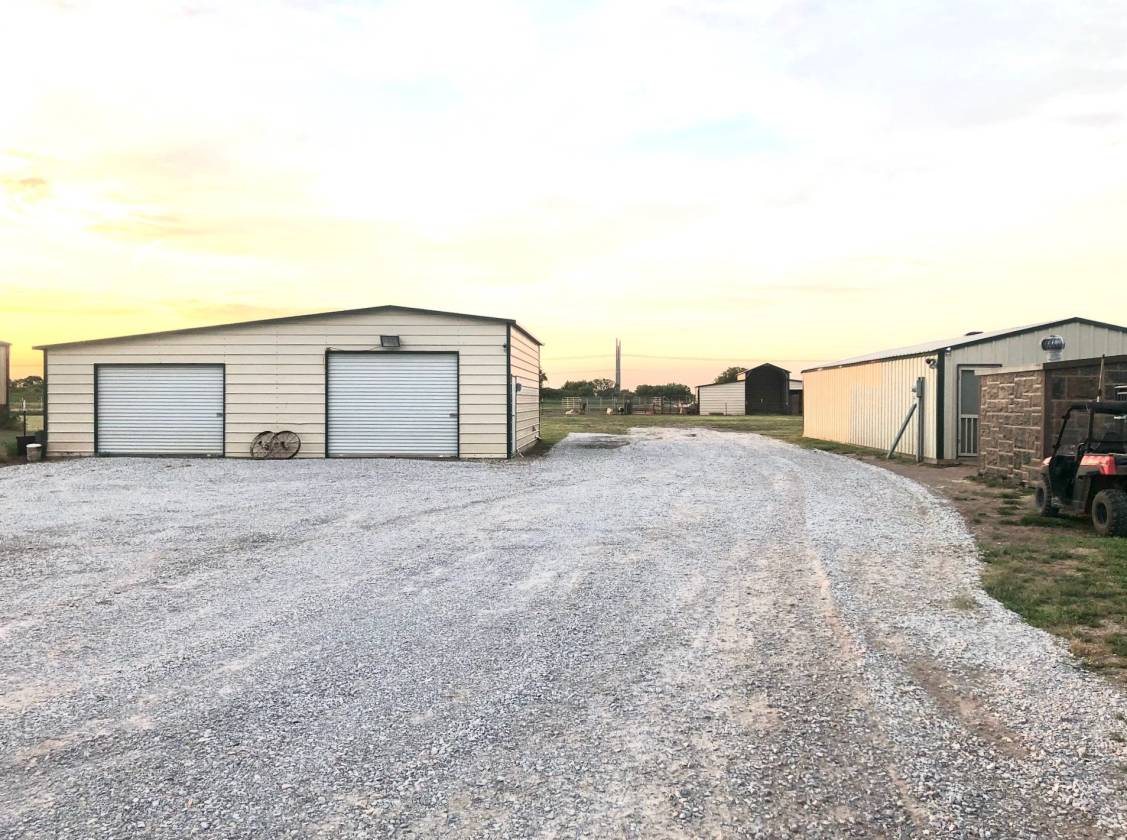 Exceptional Barndominium on 4.28 Acres! Home w/over 1750 SF, 3