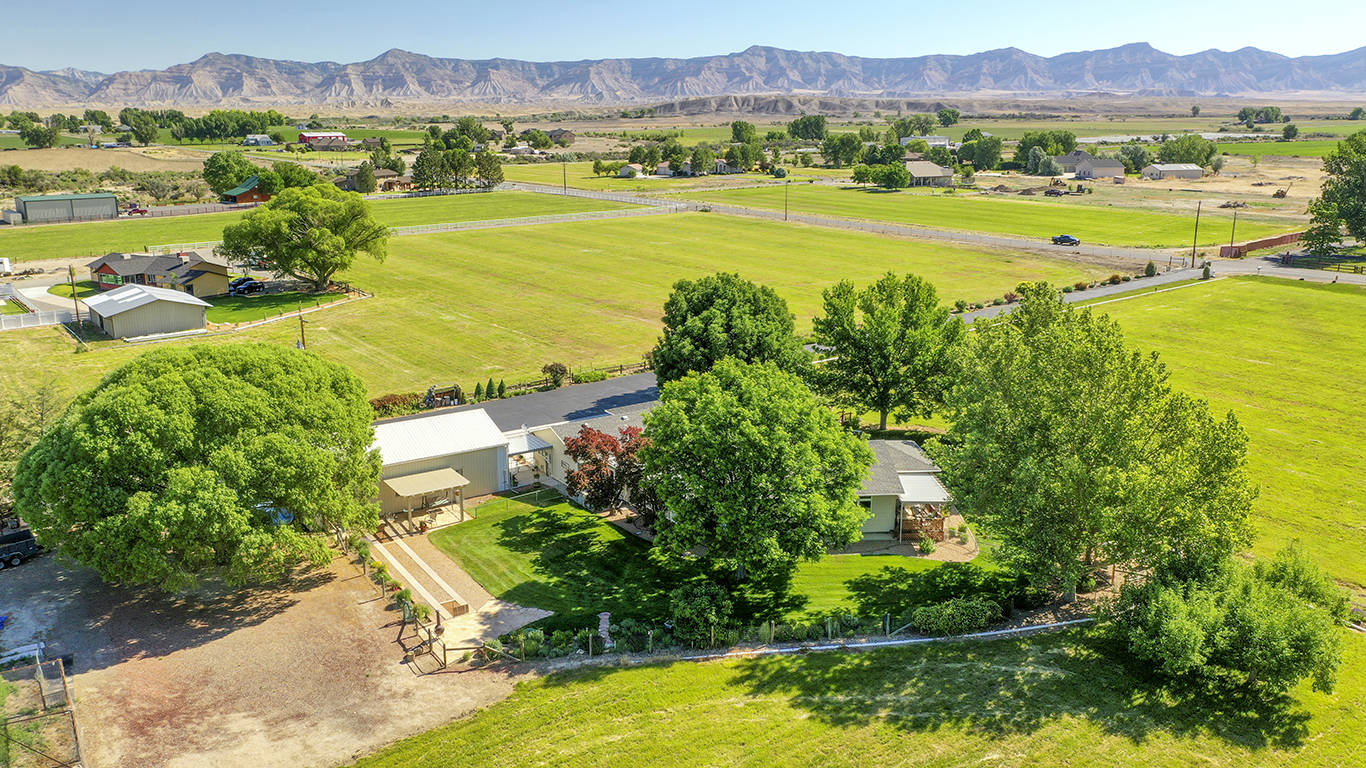 Quite County Setting on 9+ Acres In Beautiful Western Colorado Grand