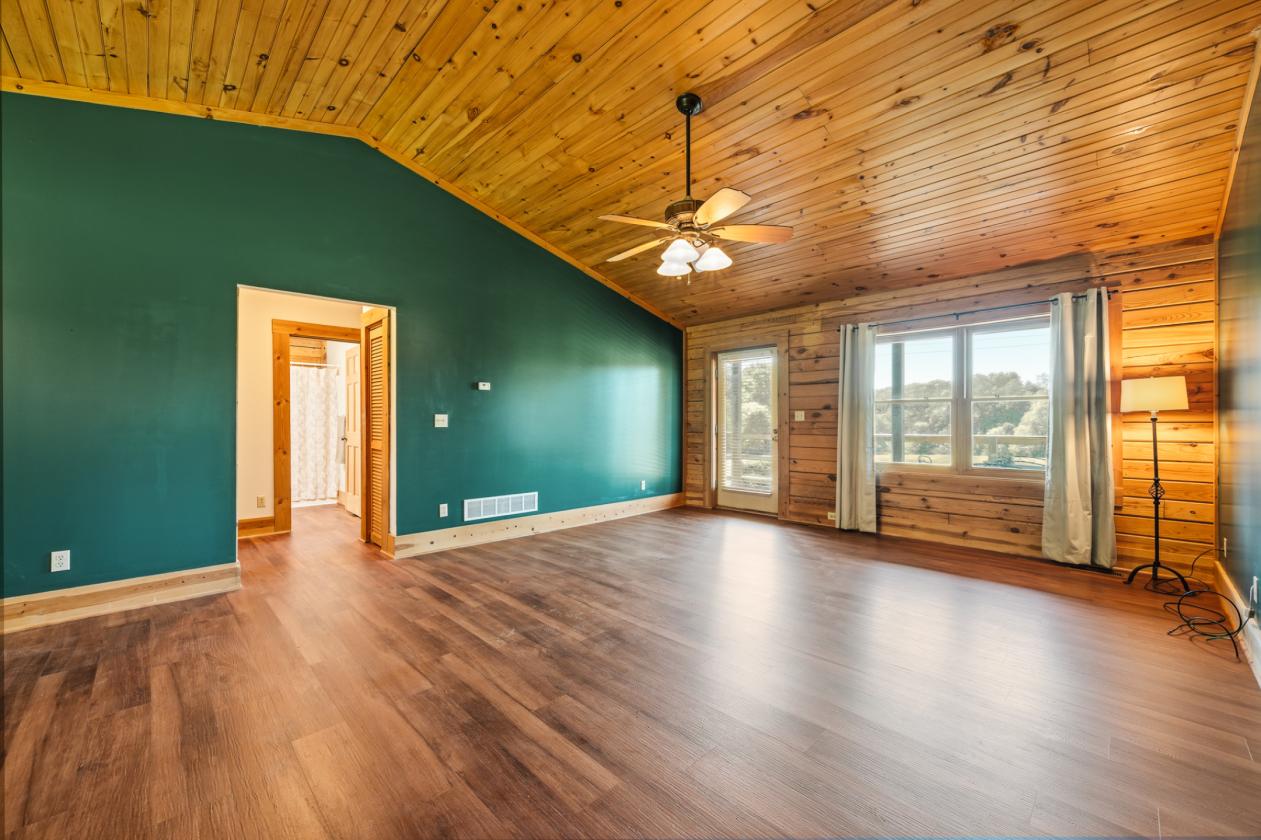 Log cabin nestled on 8.2 picturesque acres - photo 12