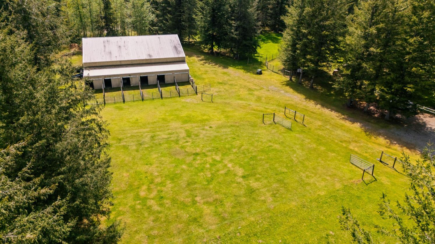 Timber Frame on 10 acres w/pool & arena - photo 7