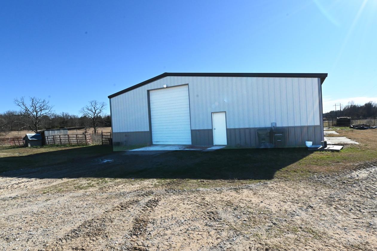 39+/- acre Horse/Cattle Ranch w/ponds - photo 27