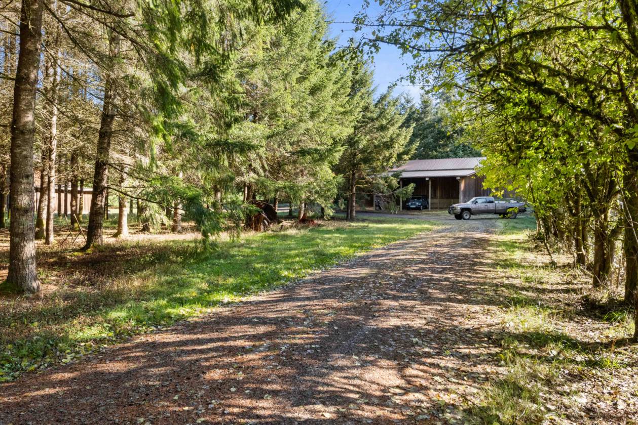 INDOOR ARENA - 35 ACRES - LOG HOME - photo 5