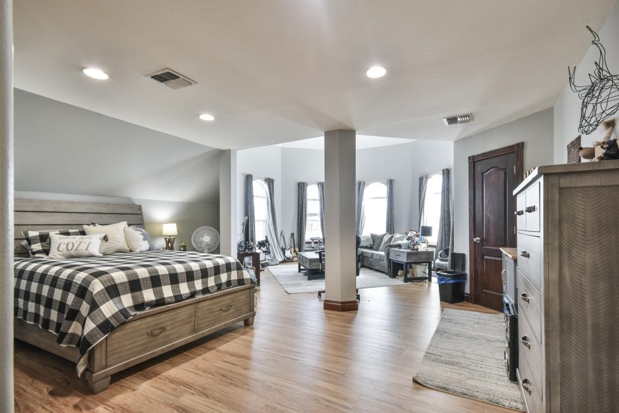 This unique property offers it all! - photo 10