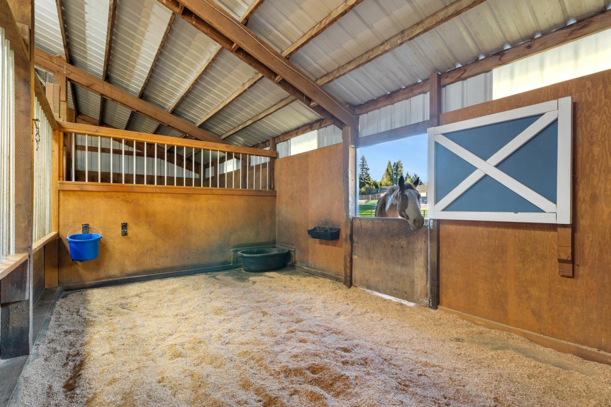 Experience True Country Living on This S. Oregon Estate - photo 26