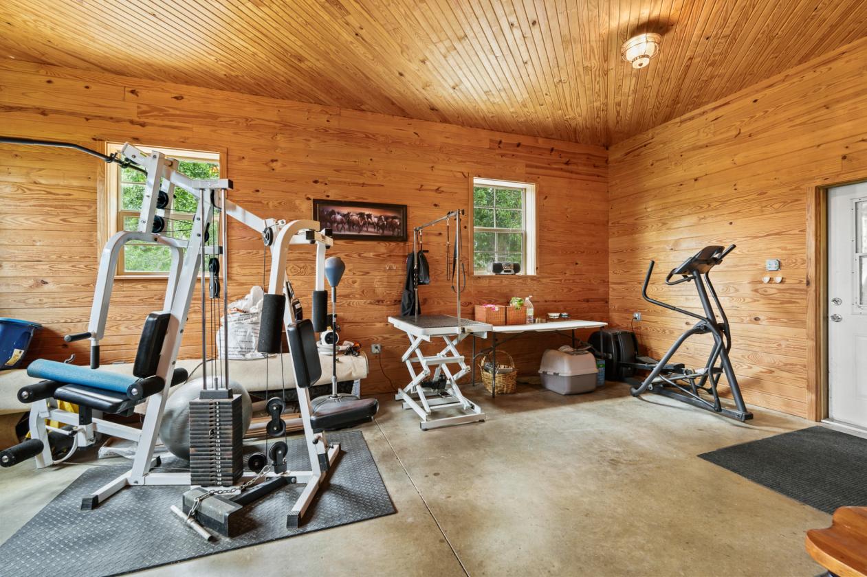 Extraordinary Estate on 7.8 Acres, 6-Stall Barn, & Dressage Arena - photo 28