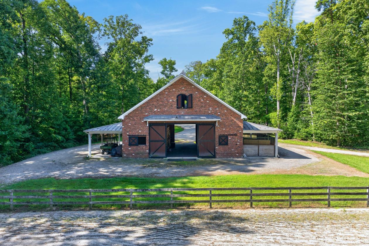 LOOKING for a 36 Equestrian Estate w/ guest house? - photo 2