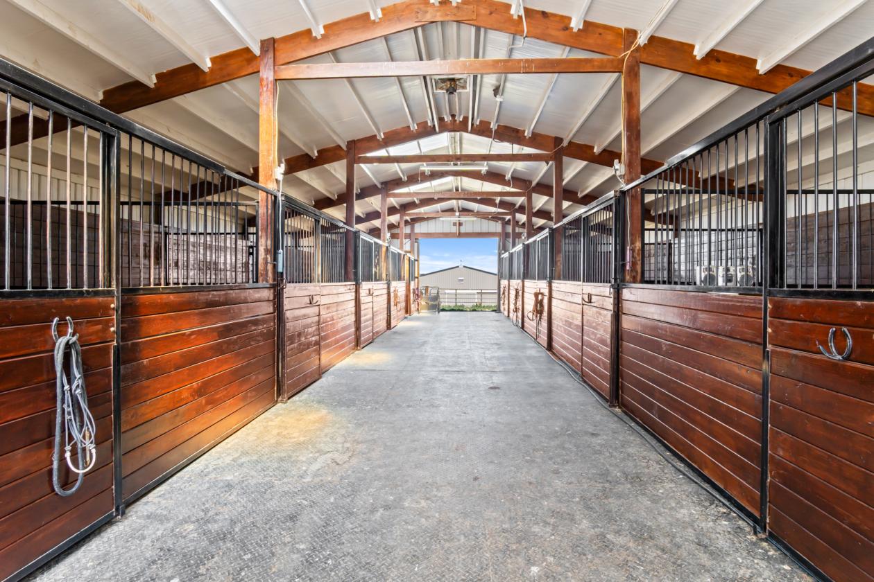 Exceptional Equestrian Estate With Indoor Arena - photo 24
