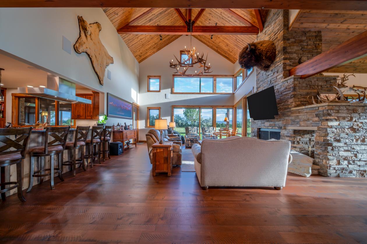 A Grand Wyoming Equestrian Estate Near Yellowstone - photo 13