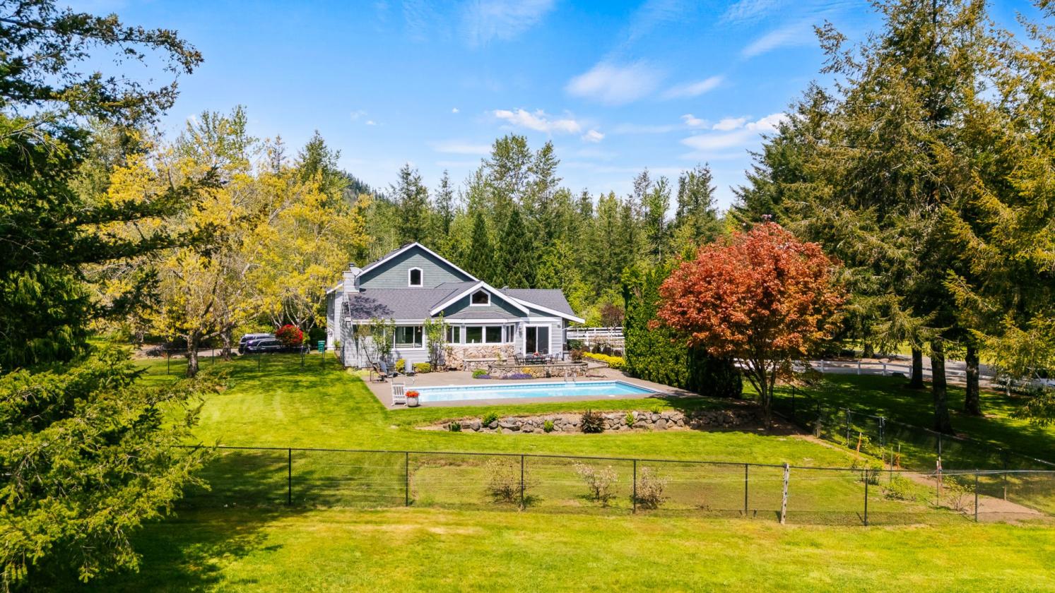 Timber Frame on 10 acres w/pool & arena - photo 10