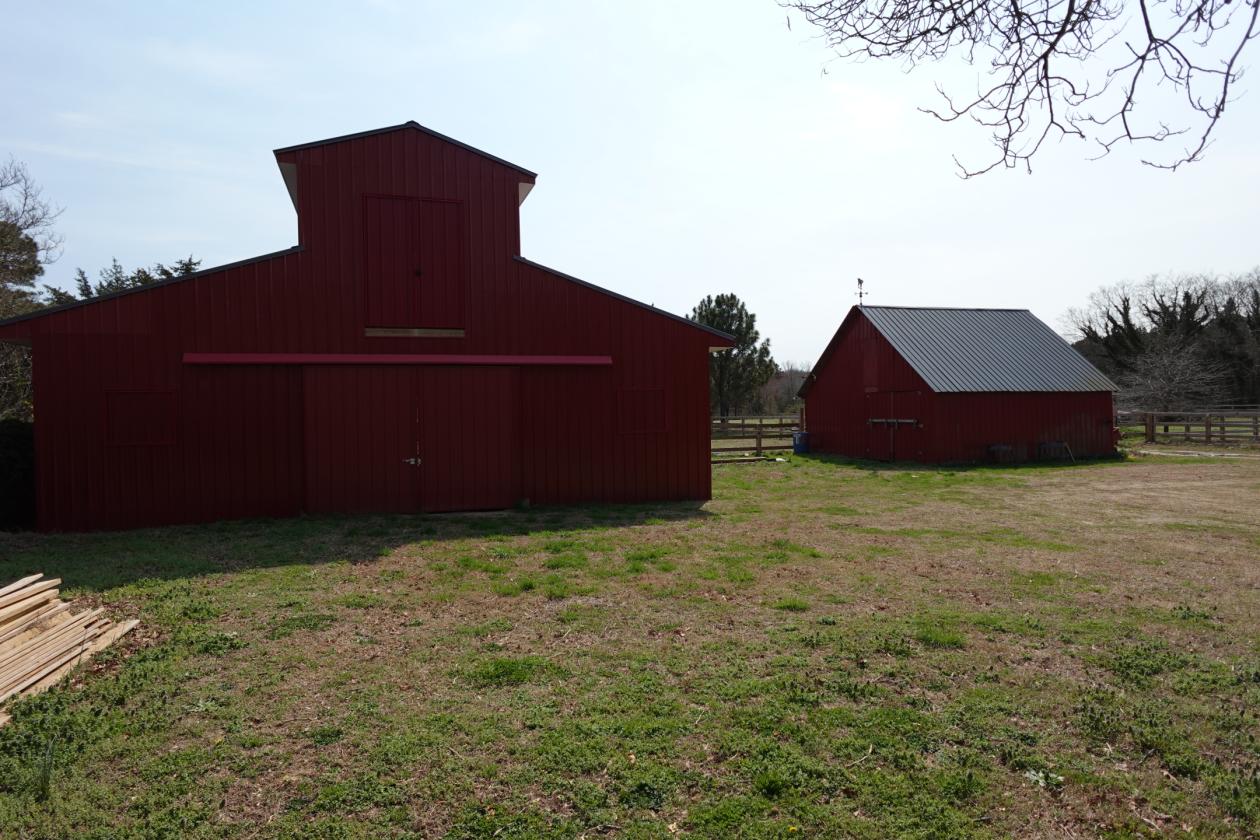 1845 Farmhouse & Exceptional Equestrian Amenities - photo 2
