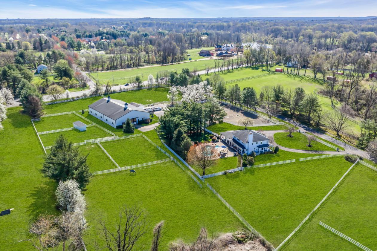 Remarkable Equestrian Estate on 6 Acres - photo 11