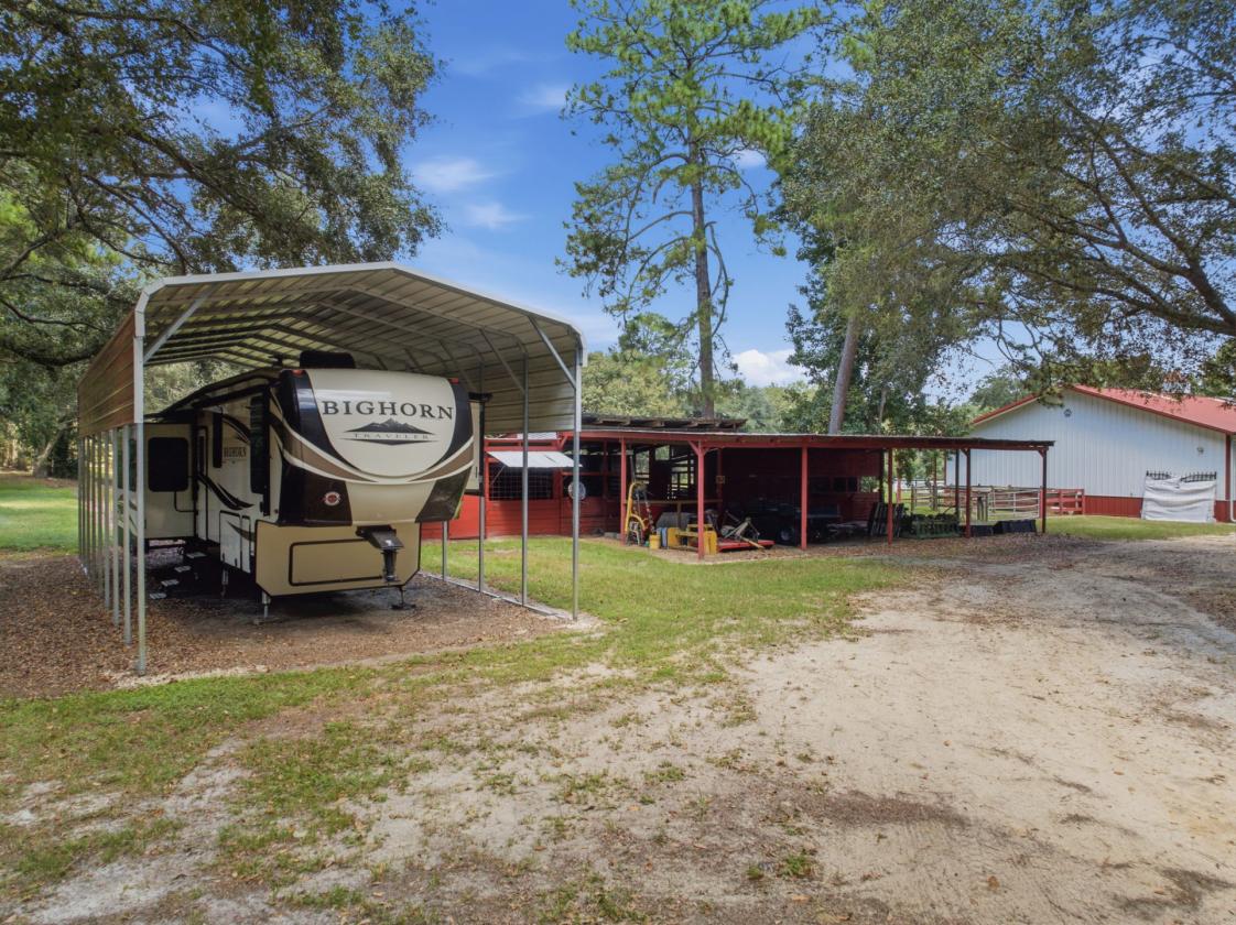 A Rare Equestrian Estate Designed for Horse & Home - photo 13