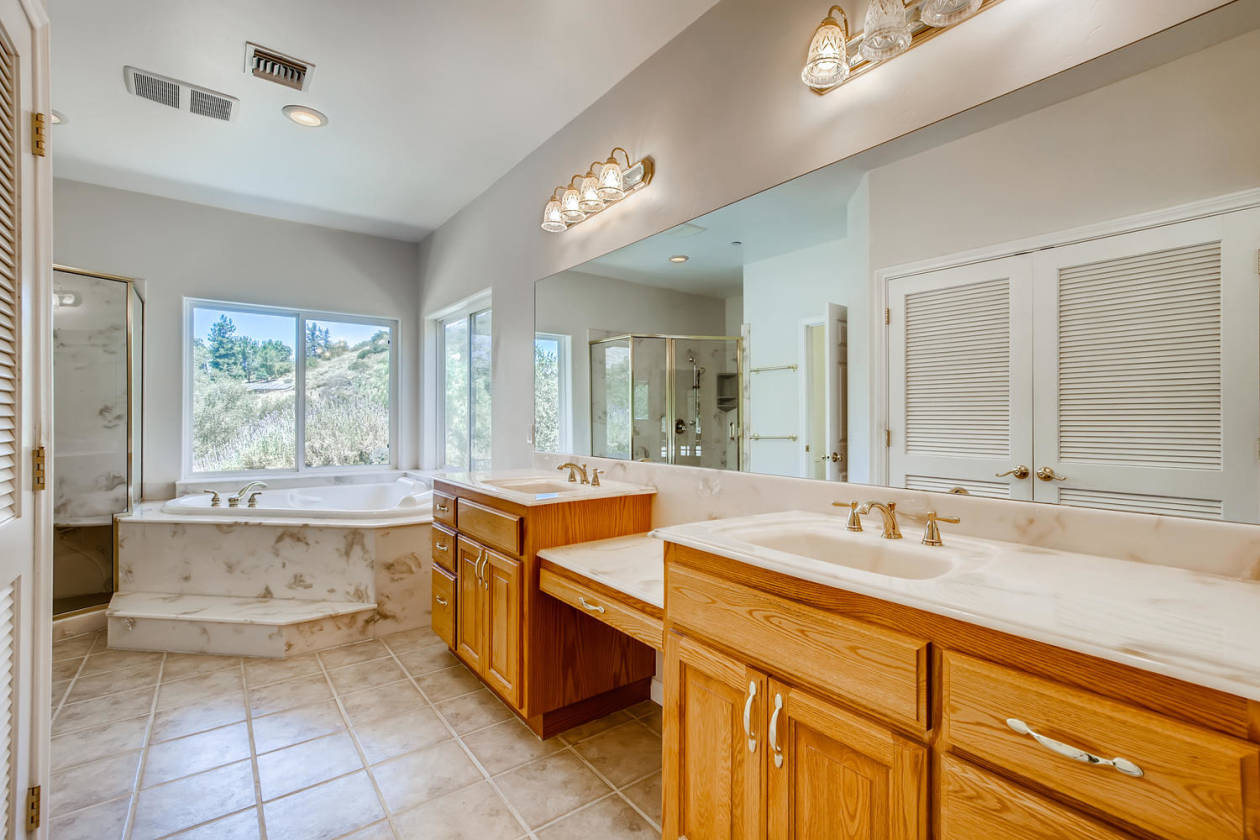 CUSTOM HOME 5.84 ACRES HORSE PROPERTY VALLEY CENTER CA Valley Center