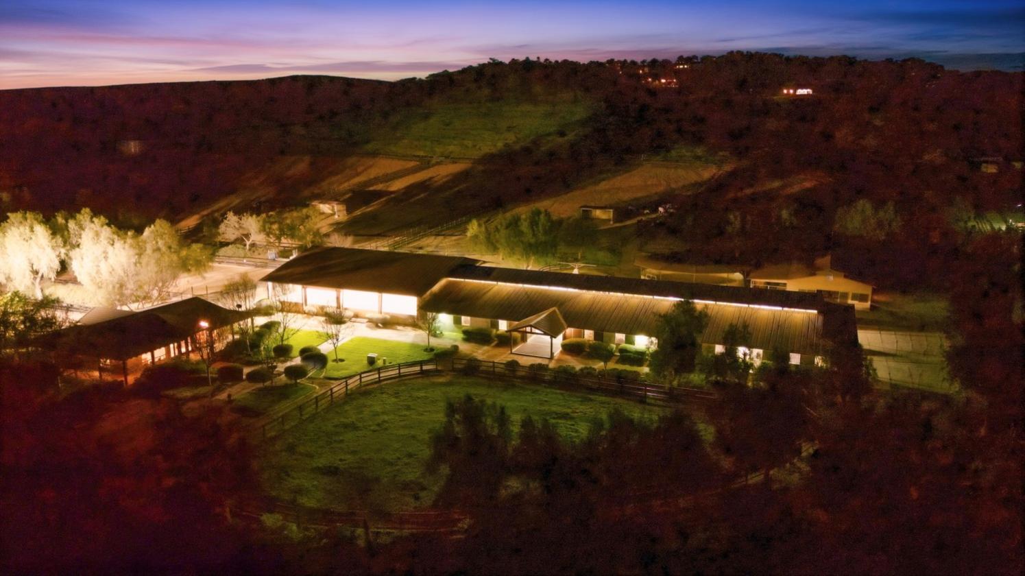 Luxury Equestrian Estate, Resort home, 352 Acres - photo 5