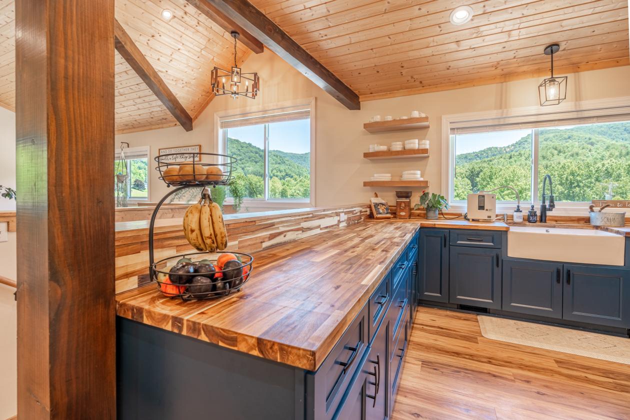 Timber-Frame Estate With Mountain Views - photo 18