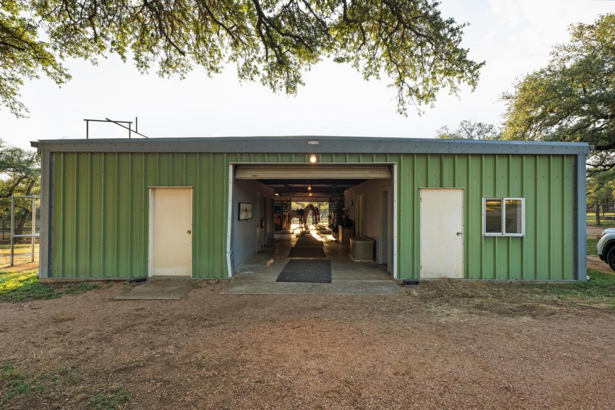 Dancing Oaks Equestrian Ranch - photo 8