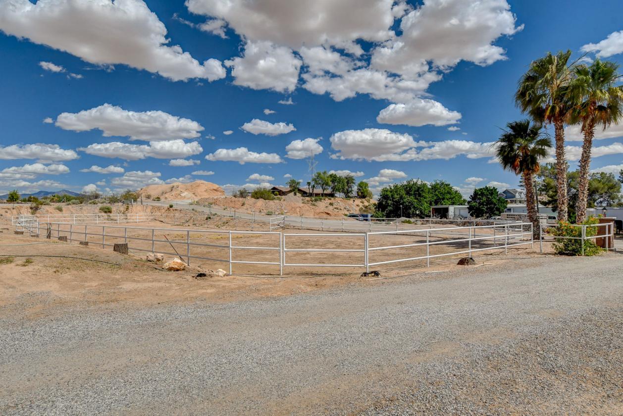 Custom Home, 2 Arenas, Barn, Orchard, WATER RIGHTS - photo 18