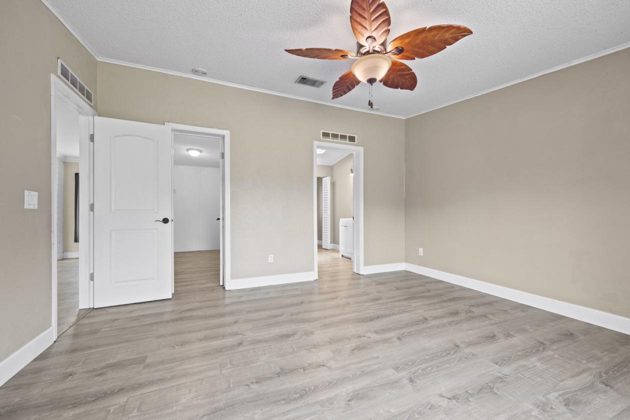 Beautiful Home and Acreage - photo 11