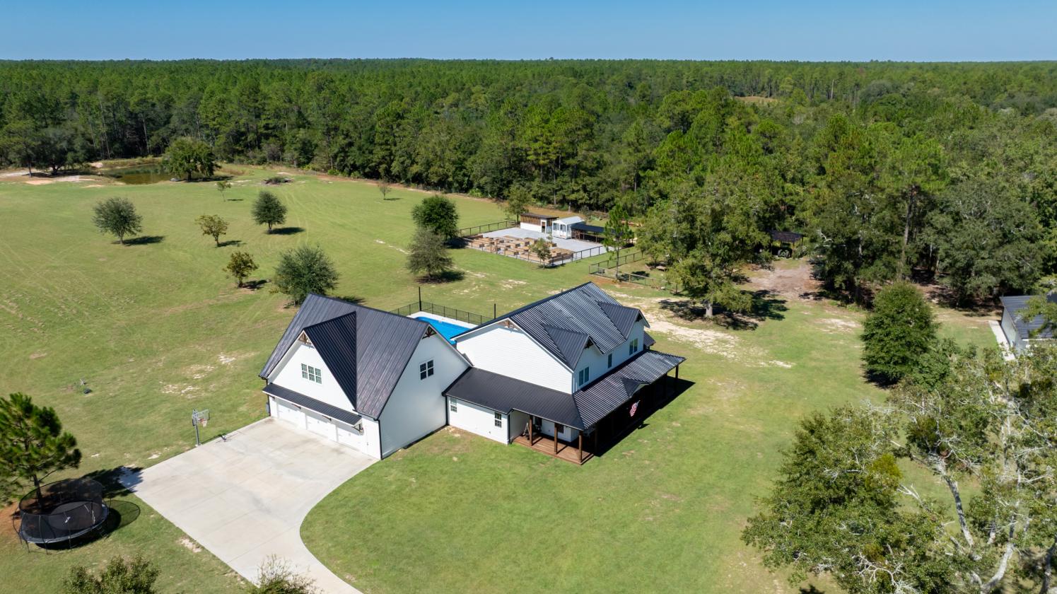 Modern Farmhouse with 3 Stall Barn on 20 Acres - photo 4