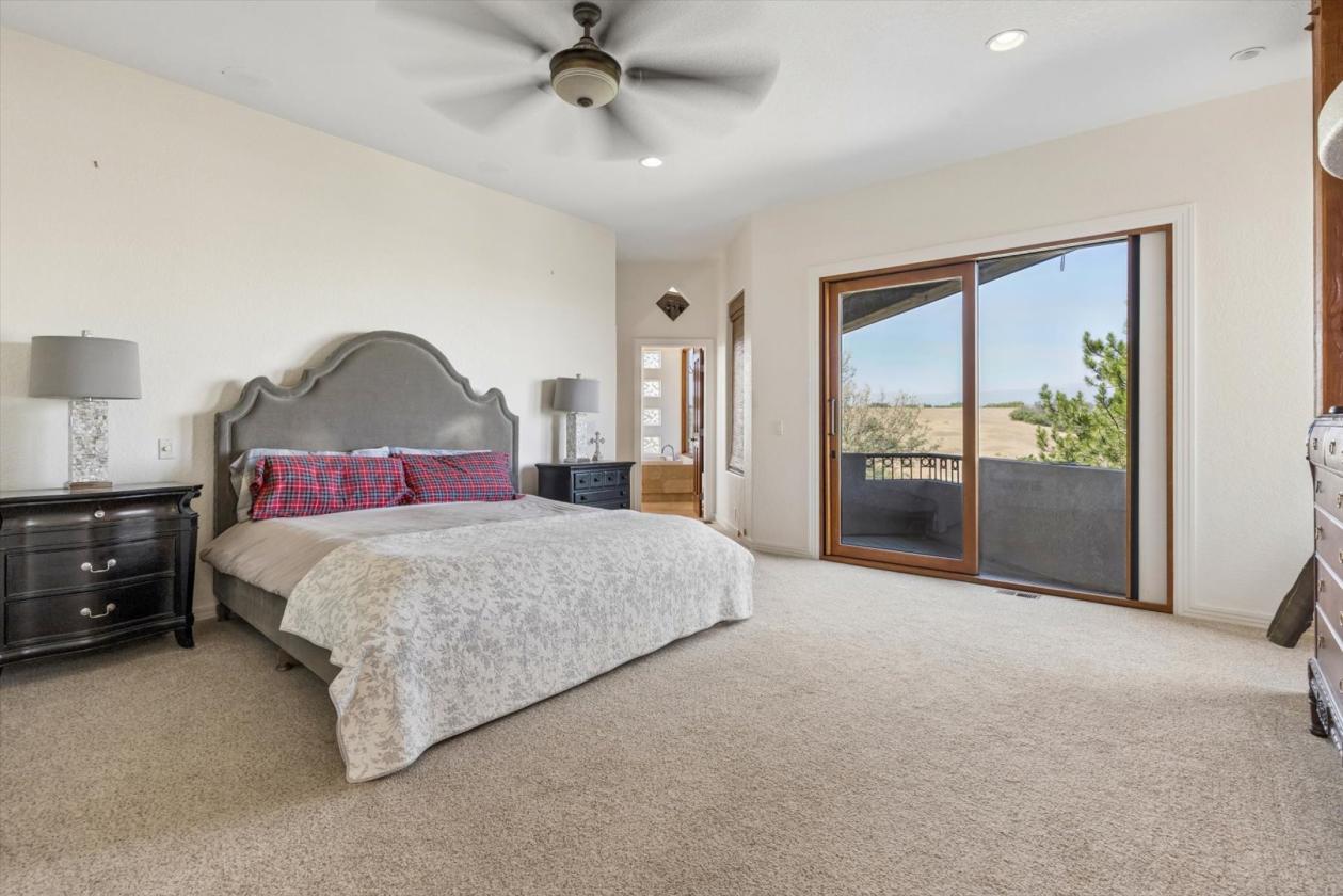 Private oasis on 15 acres 10 minutes from town - photo 15