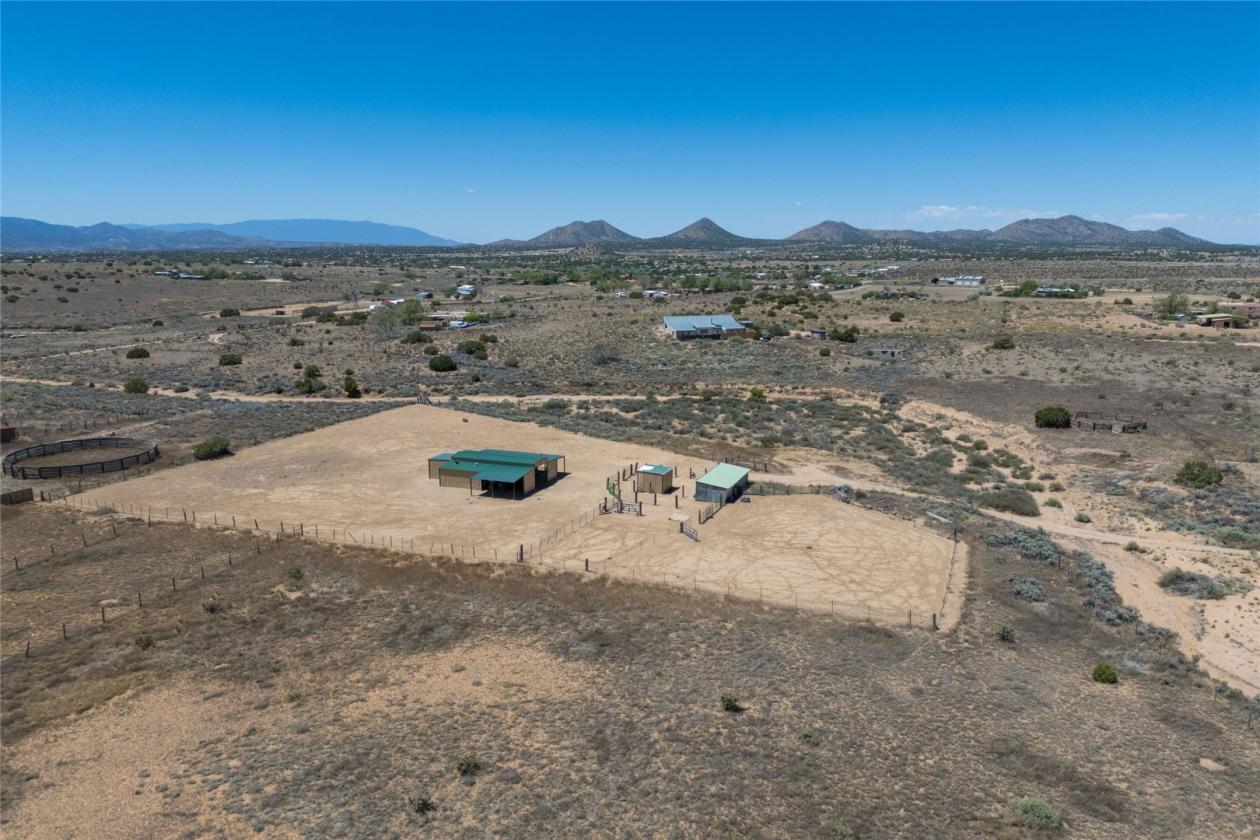 Starry Night Ranch - House/Guest House/Barn - photo 23