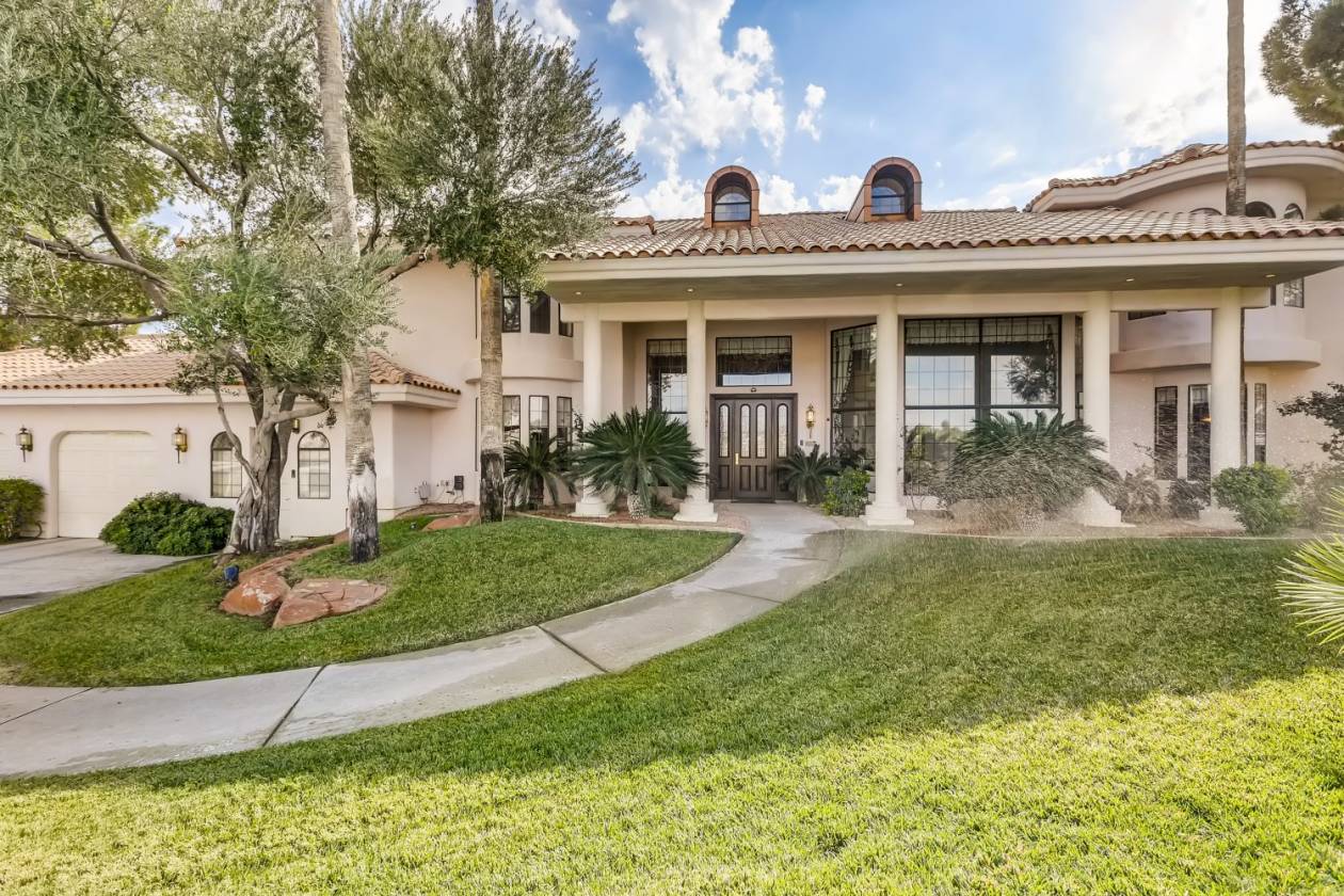 AMAZING STATELY EQUESTRIAN HOME ON 1.99 ACRES | Las Vegas, Clark County ...