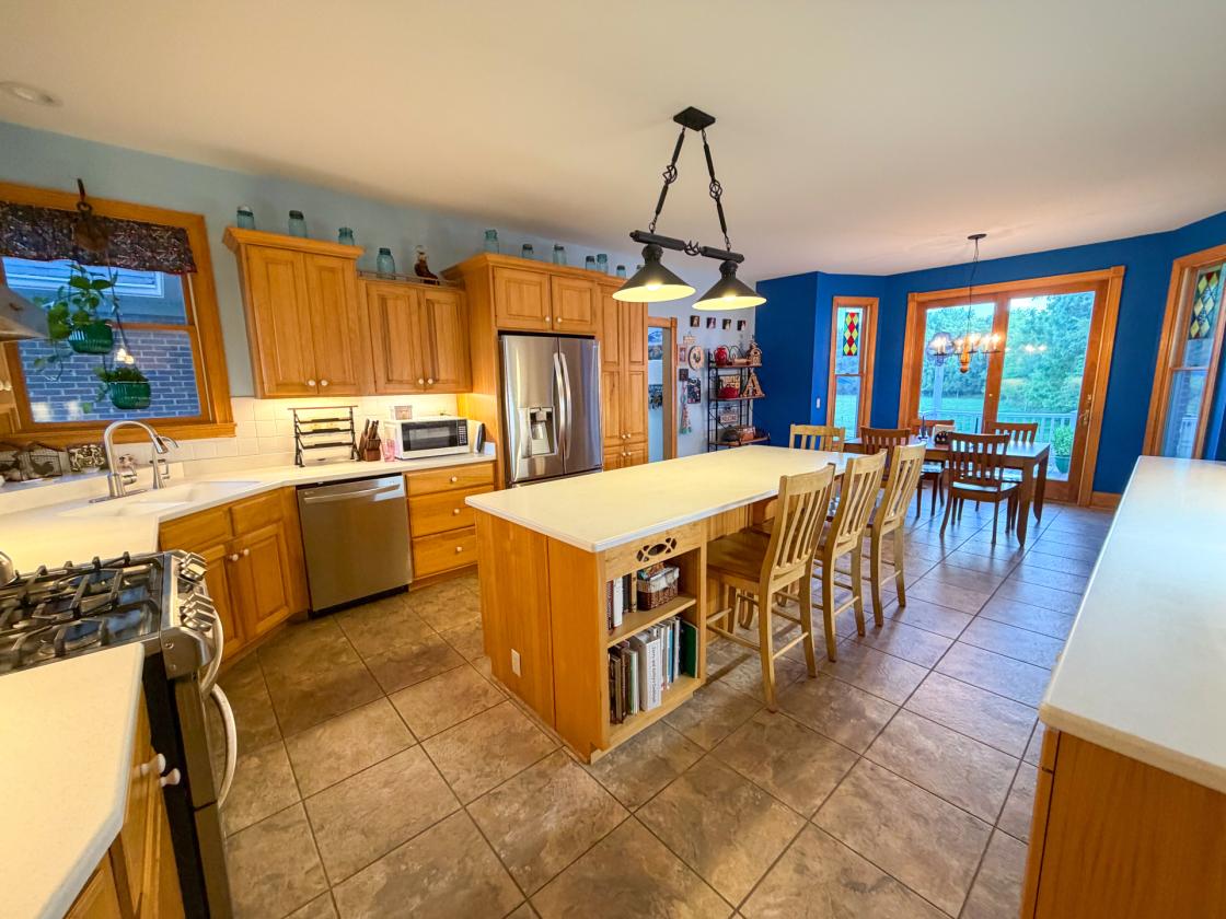 Beautiful Horse property nestled on 20 acres - photo 19