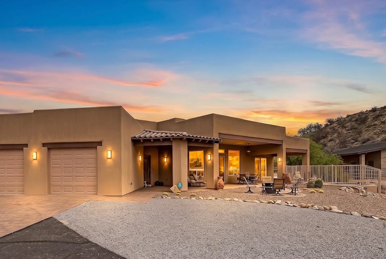 Private Ranch Estate with Stables - photo 1