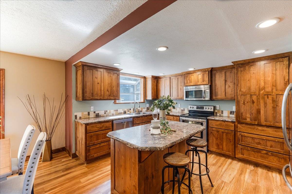 Gorgeous (dividable) 10 acre property with arena! - photo 3