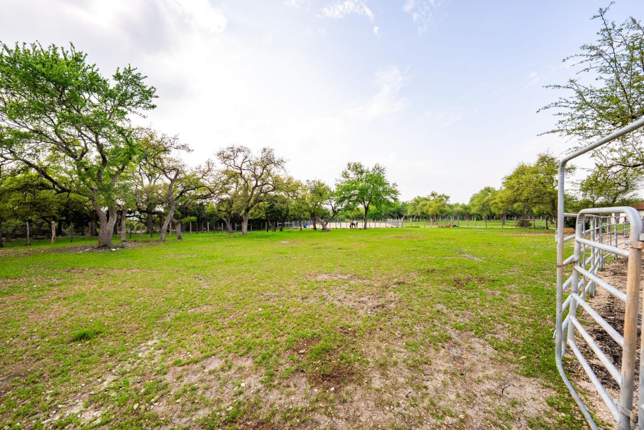 Texas hill country equestrian estate - photo 17