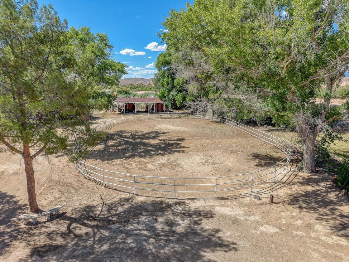 Custom Home, 2 Arenas, Barn, Orchard, WATER RIGHTS - photo 2