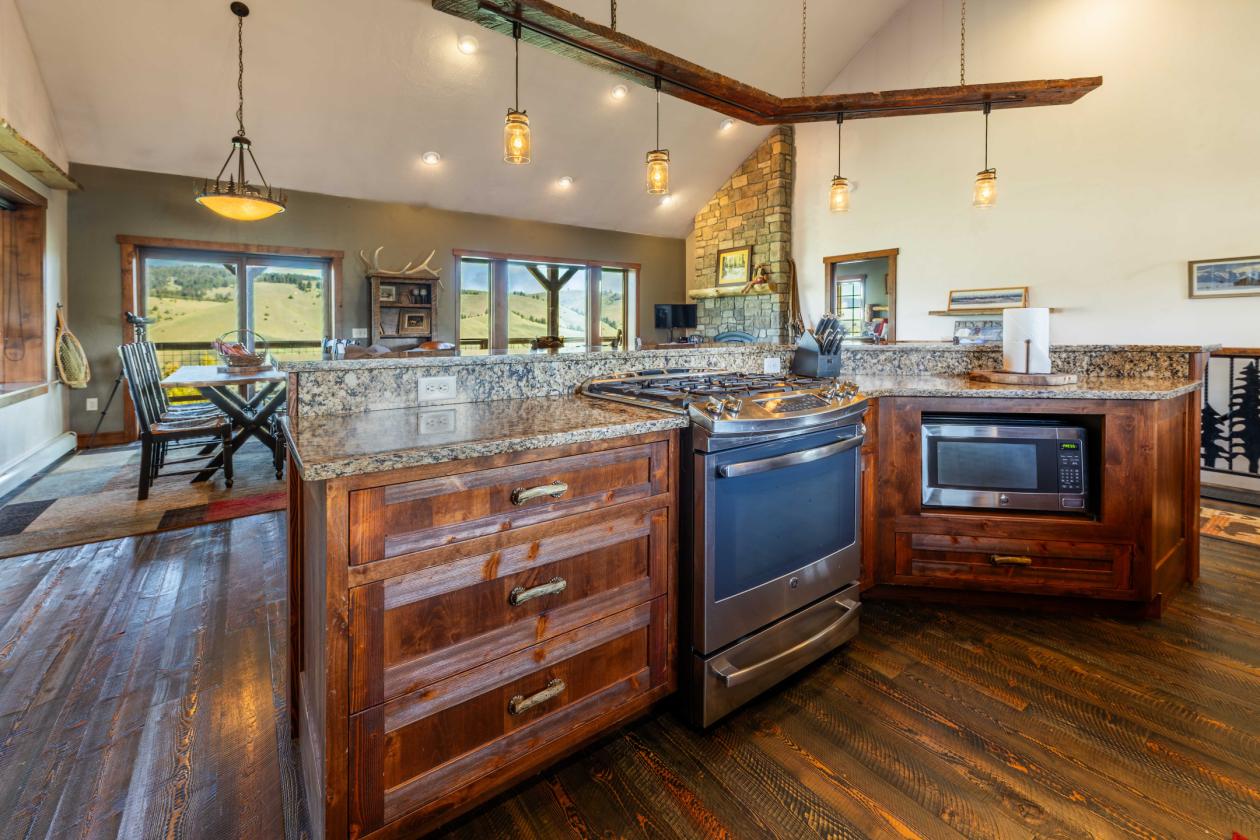 Extraordinary 13.27-Acre Mountain Retreat - photo 25