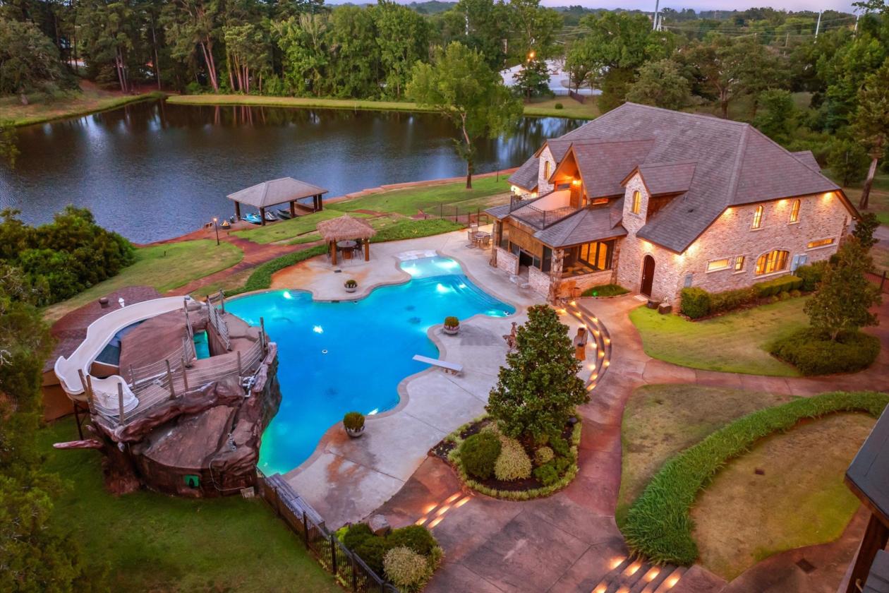 ONE OF THE FINEST ESTATE COMPOUNDS - photo 4