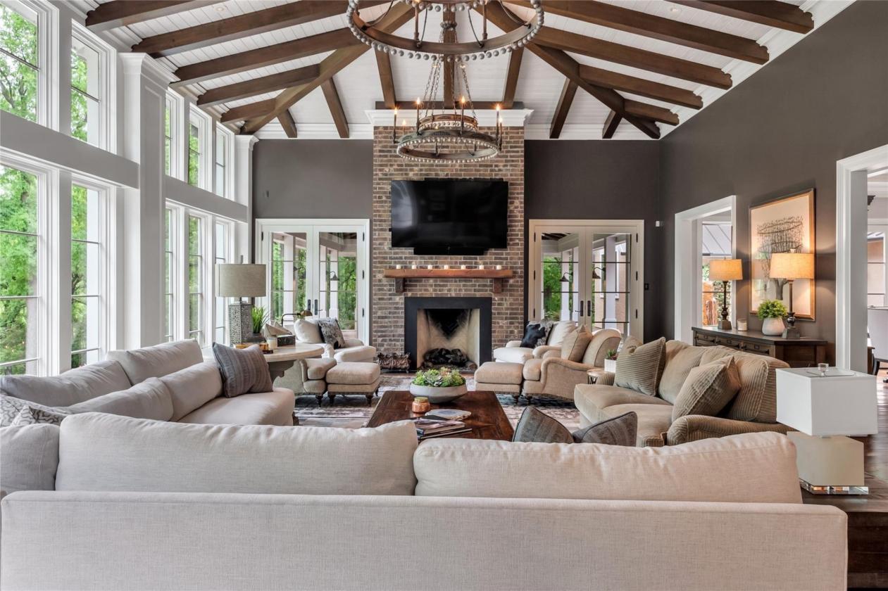 Luxury Equestrian Estate with Arena on 80.54 acres - photo 7