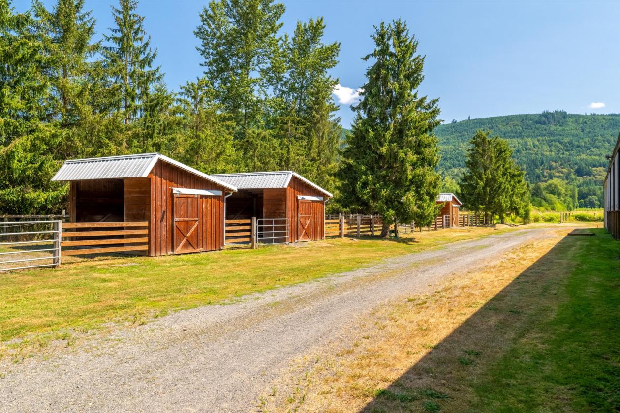 Blue Gate Farm - Equestrian Facility on 35 Acres - photo 19