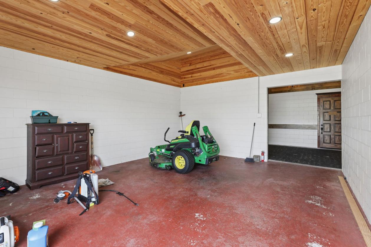 LUXURY TURNKEY 28.62-ACRE EQUESTRIAN ESTATE - photo 24