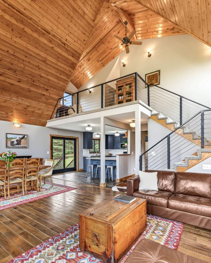 Gorgeous home on 10 acre equestrian property - photo 12