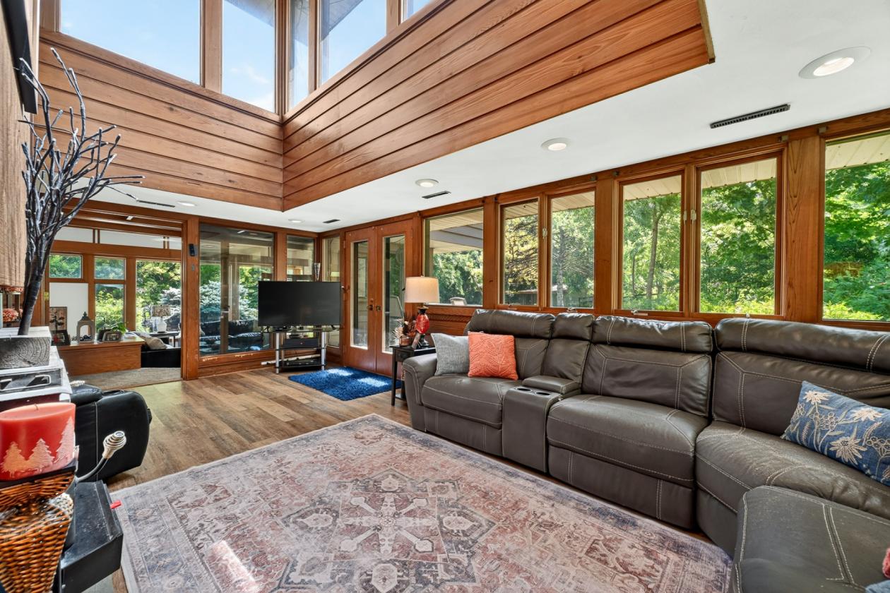 Private Country Oasis on 7.5 Acres - photo 9