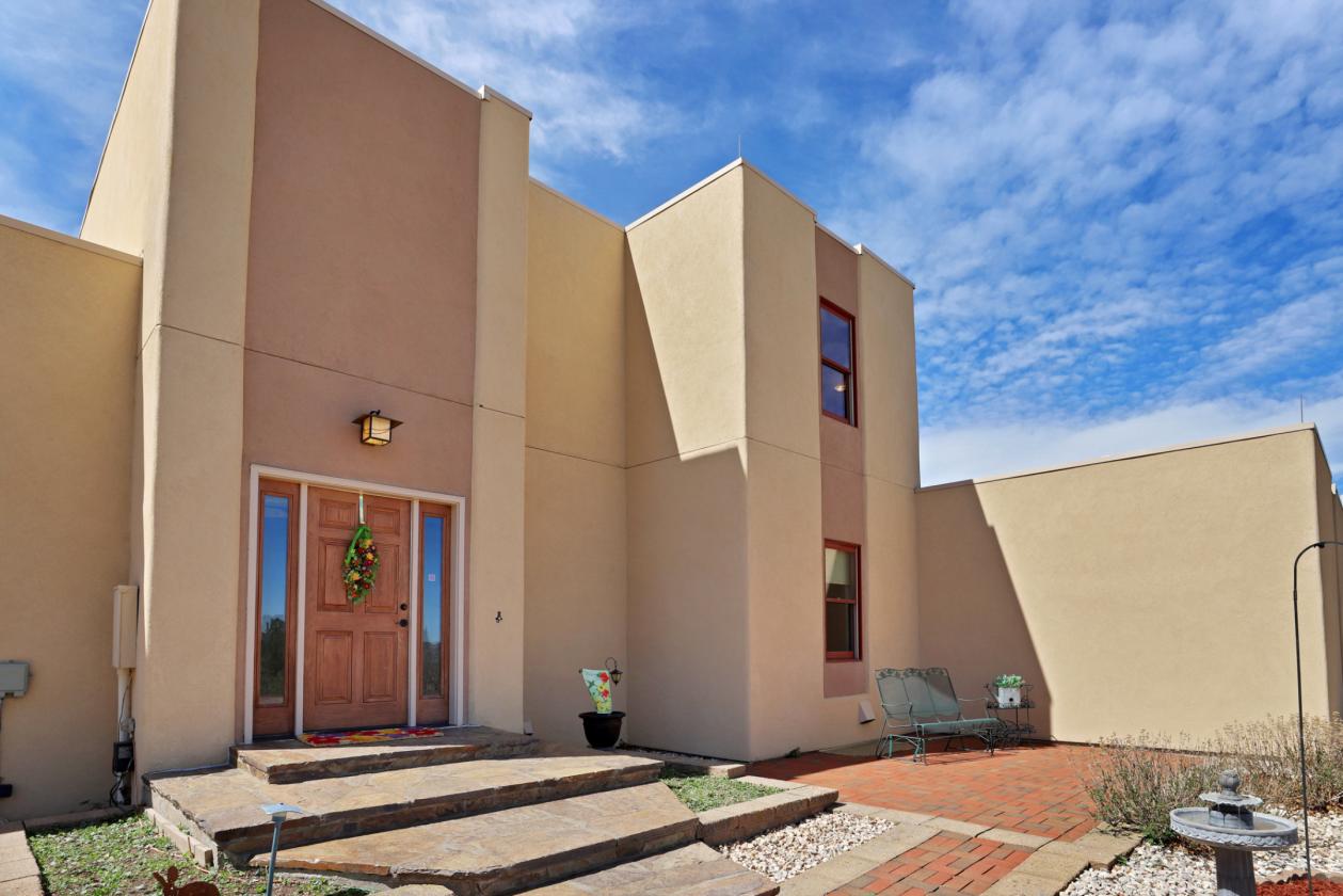 Immaculate home in the heart of Sedalia - photo 2