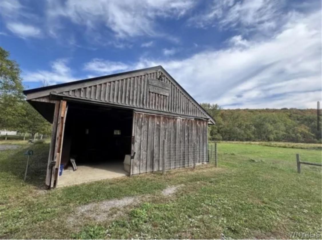 Horse Property gorgeous view 5ac- 2 barns & home - photo 2