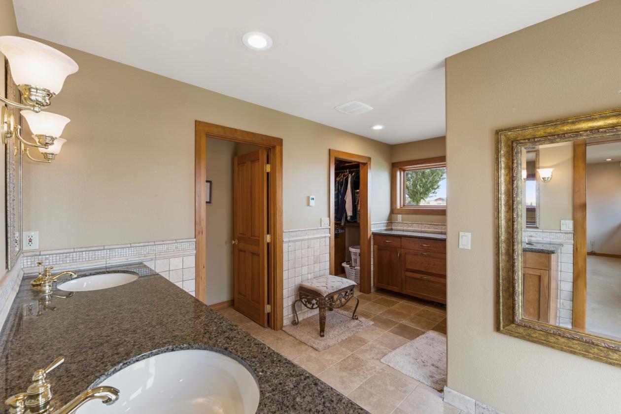 Lakeview Equestrian Estate w/ Shop & Barn - photo 23