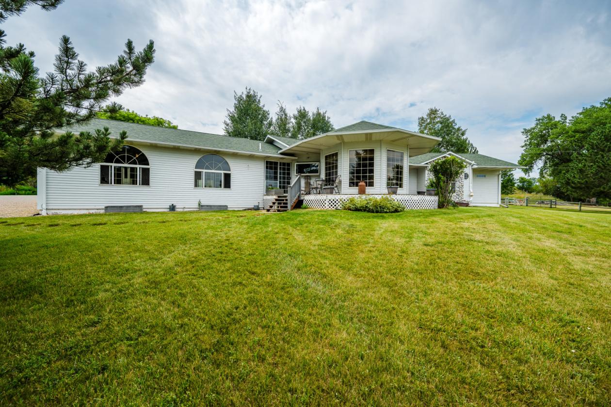 Beautiful horse property with barn & outdoor arena - photo 2