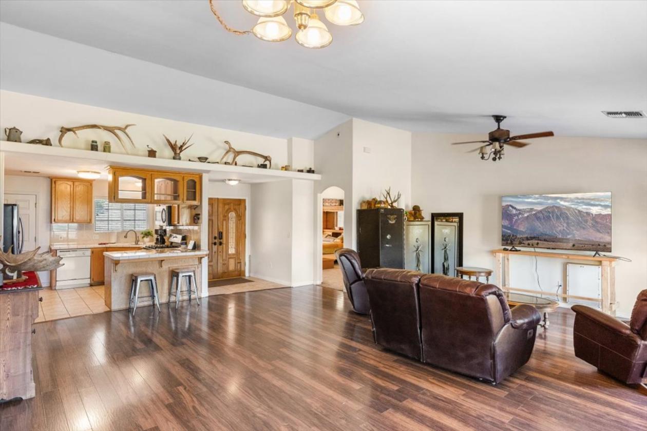 Exceptional property in EQ gated community - photo 4