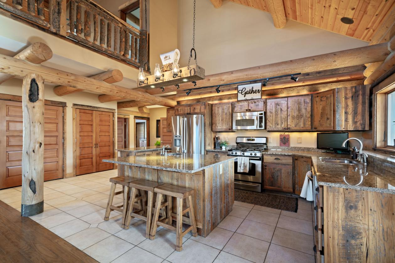 Dream log home on 20 Acres - Fenced & Ready - photo 18