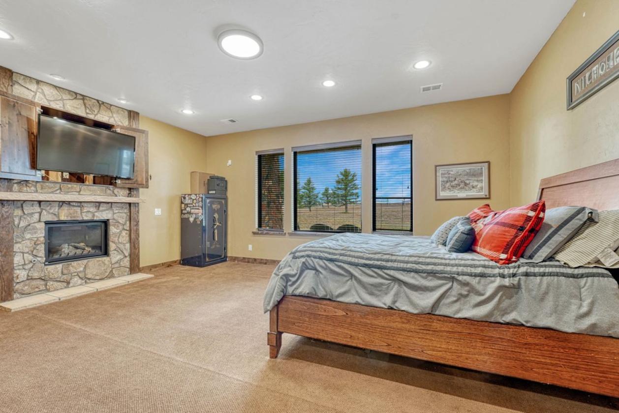 Timeless Equestrian Living Made for Entertaining - photo 29